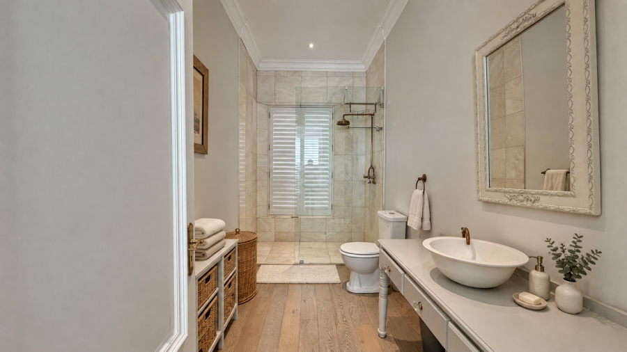 5 Bedroom Property for Sale in Sir Lowrys Pass Village Western Cape